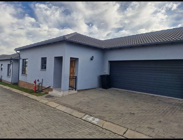 3 BEDROOM TOWNHOUSE TO LET IN PARKRAND